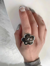 Black flower point ring