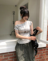 ロエアイレットストラップアンバランスショルダーTシャツ