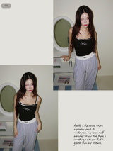 Lace lettering padded sleeveless shirt with a built-in cap