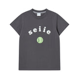 Seiie テニスアップリケTシャツ スリムフィット チャコール
