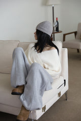Eyelet Lease Beanie