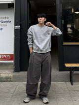Double pocket patch cropped sweatshirt
