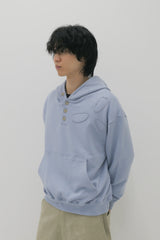 BPT シンボルロゴアップリケフーディー スカイブルー