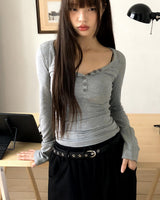 ツケリブボタンVネックスリムフィット長袖Tシャツ