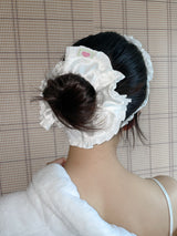 Winter rose scrunchie (White)