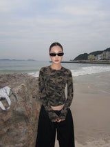 Camo plage back strap long-sleeve zip-up T-shirt