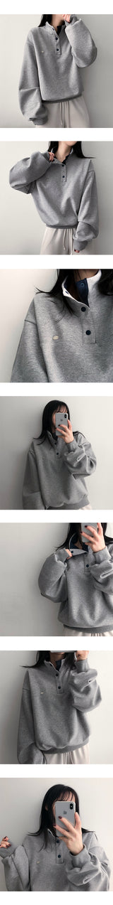 P.V. badge color button sweatshirt