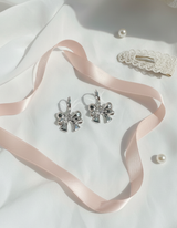 アドラーブルリボンハギーズピアス