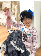 sillysis 可愛いイラストの小熊、ピンクの花柄プリント、宮廷風のギャザーレース付きTシャツ、インナー用トップス レディース