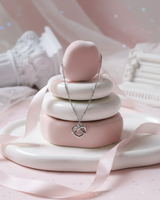 [tripleS Lynn Necklace] プレッツェルカラーボーンネックレス - Silver Color