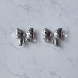 [ILLIT ウォンヒ Piercing] パフィーリボンピアス - Silver Color
