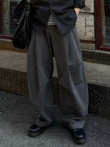 Unbalanced pintuck curved pants