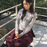ラソストライプストラップレイヤードアウターフリースカラードオフショルダーTシャツ