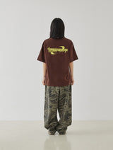 ファチュリスティックロゴtシャツ