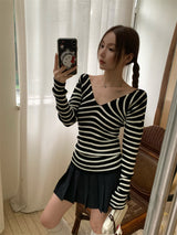 Wide V-neck striped long-sleeved knitwear