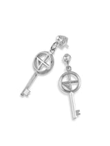 コンパスキー01ピアス