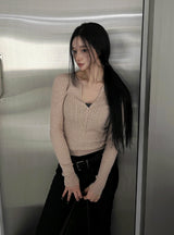 Button Slim V-Neck Knit
