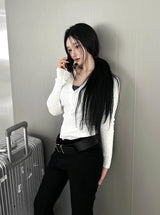 Button Slim V-Neck Knit