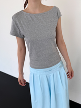 アンバランスオフショルダーTシャツ