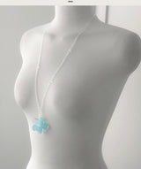 [ crystal clear ] blue-core flower drop necklace