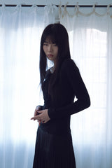 クリームUネックロングスリーブ_ブラック