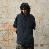 RELABEL 24SS ‘Commuter’ フィックスドウィーブ2色クラッシュストライププリーツハンドプリーツ半袖シャツ