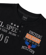 ミリタリーエンブレムヘンリーネッククロップドTシャツ - ブラック