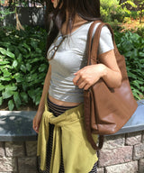 ガーリック フェイクレザー ショルダーバッグ クロスボディバッグ 大容量 カレッジバッグ 2カラー