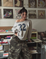 22 Cutting Off-Shoulder Sweatshirt