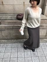 Semi long skirt
