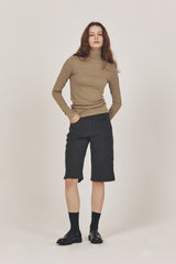 Side-Slit Bermuda pants