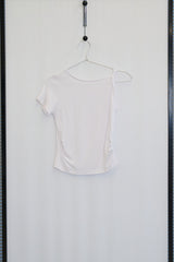 アシンメトリックツイステッドショルダートップ (White)