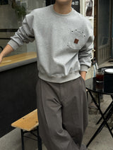Double pocket patch cropped sweatshirt