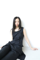 RUFFLE SLEEVELESS (BLACK)