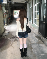 VネックTシャツ
