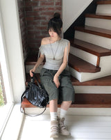 ロエアイレットストラップアンバランスショルダーTシャツ