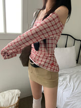 チェリーレッドチェクオフショルダーシャーリングスリムフィットロングスリーブTシャツ (Red)