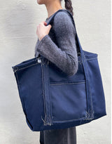O Logo Drawing Stitch Bag / Black
