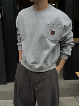 Double pocket patch cropped sweatshirt