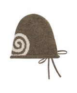 SIDE RIBBON SWIRLY BEANIE BROWN