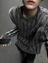 Dying Pigment Wash V-Neck Knitwear