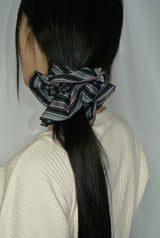 PETAL STRIPE SCRUNCH / BLACK