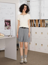 Solid color versatile pleated casual capri pants