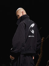 RELABEL 24AW Bug-Owned Form Black Half-High Stand-Up Collar Bat-Sleeve Silhouette Printed Jacket