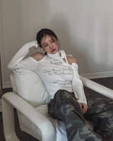 ムードスカーフレタリングスリット長袖Tシャツ