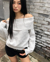 ジューンオフショルダールーズフィットロングスリーブニット