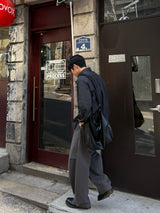 Unbalanced pintuck curved pants