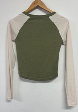 V-NECK SEMI-CROP PRINT LONG SLEEVE T💚💙 - 2 COLORS