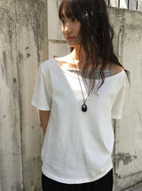 ユリミワンオフショルダールーズフィットTシャツ