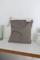 flat pouch (cream grey)